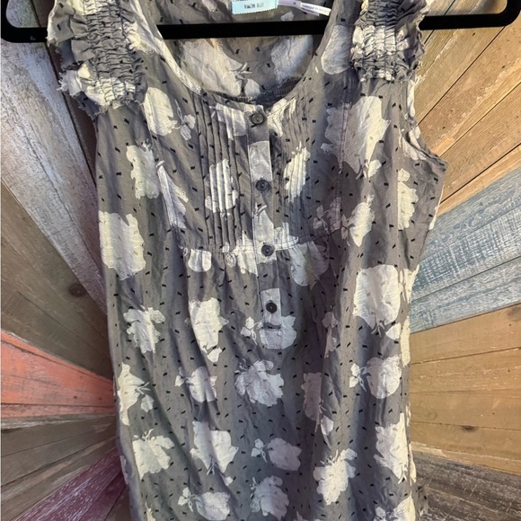 UO Kimchi Blue size Medium floral short sleeve like new condition - Picture 2 of 4